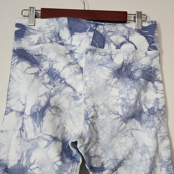 Offline By Aerie Size Large Blue & White Ice Tie Dye Ribbed Seamless Leggings - Picture 4 of 7